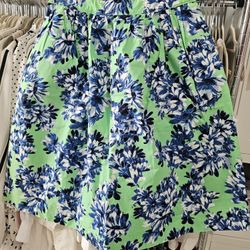New, never worn woman J Crew size 2 thick conton A line print skirt. 