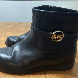 MICHAEL Michael Kors Black Ankle Boots (Fits 5.5–6)
