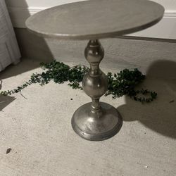Metal Pedestal Accent Table Vintage-Style Metal Side Table