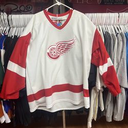 Nike red wing’s hockey jersey
