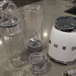 SMEG Personal Blender – Like New – Used Only Twice!