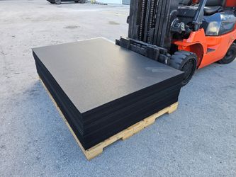 🛑Rubber Mats, Area Rugs,Stall Horse,Carpets- Gyms,Garage,foot traffic walkways,etc Price $90each🛑
🛑 Heavy Duty Rubber Stall Mats 4x6 (3/4" Thick)