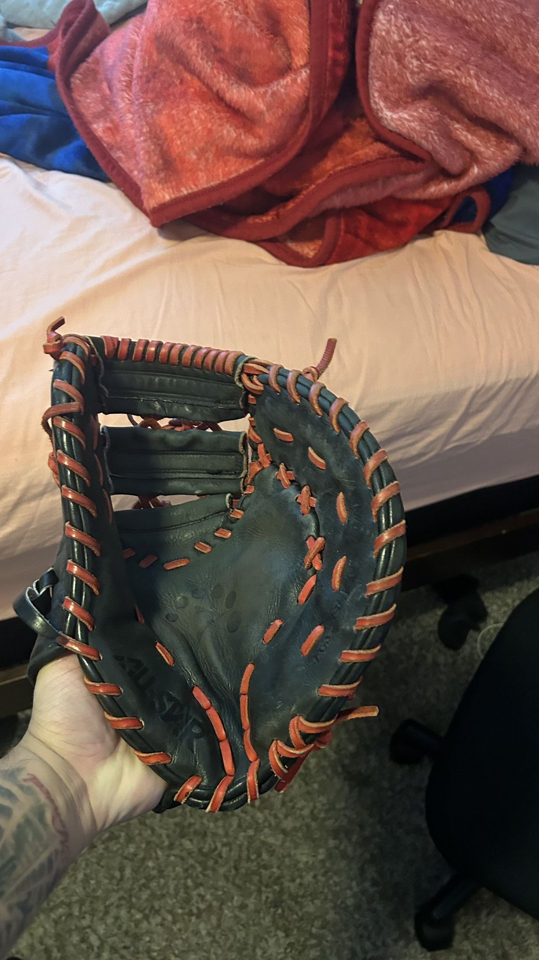 CUSTOM BASEBALL GLOVES for Sale in Duncanville, TX - OfferUp