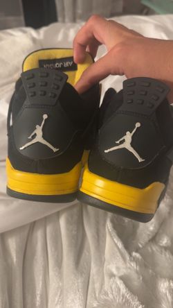 Jordan 4 thunder size 8 men’s