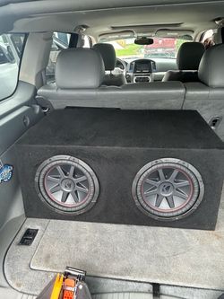 10 inch Kicker and a 3000.1 planet audio amplifier