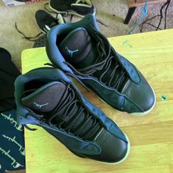 size 9.5 jordan 13’s slightly worn 