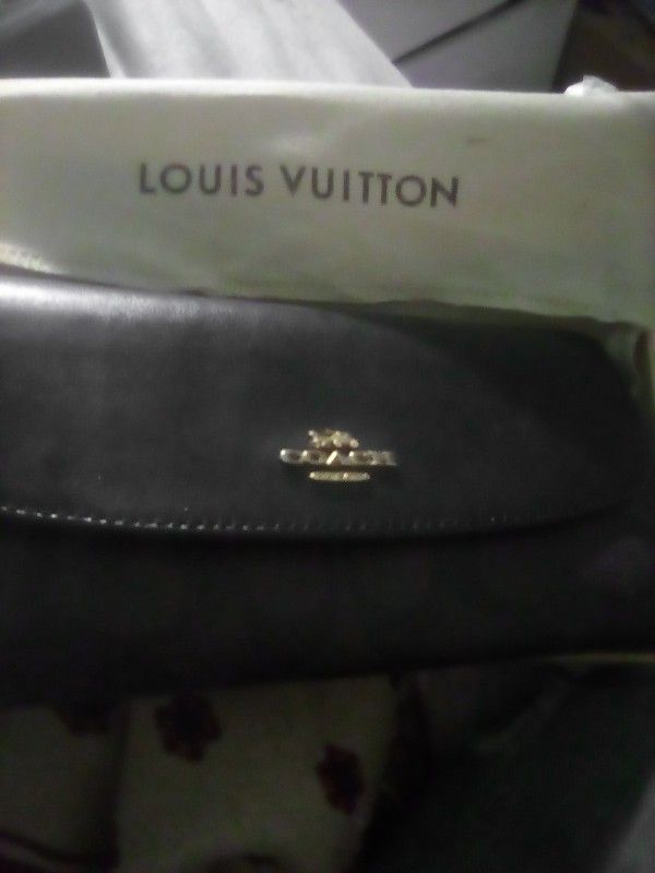 Coach Signature Long Wallet BGb03 -stylish And Functional 