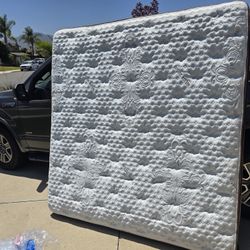 Luxurious EASTERN KING SIZE Pillow Top MATTRESS Clean  Comfy Gently Used Med Plush Delivery Avail