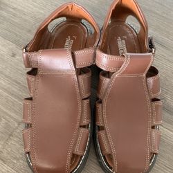 Men’s NEW Sandals Size 9