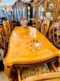 AICO By Michael Amini VENETIAN Dinning Set