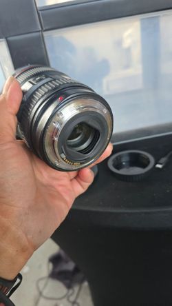 Canon lens 24-105mm macro .45m/1.5ft