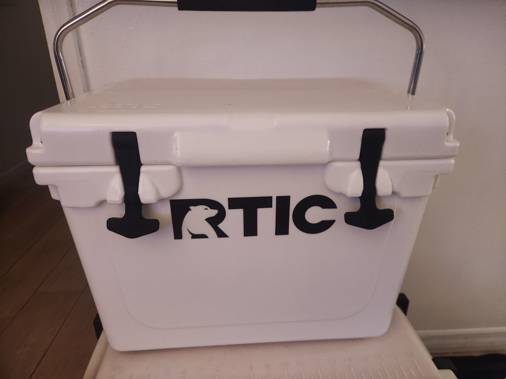RTIC 20 Hard Cooler