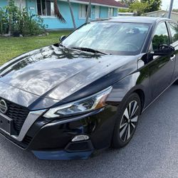2022 Nissan Altima SV 