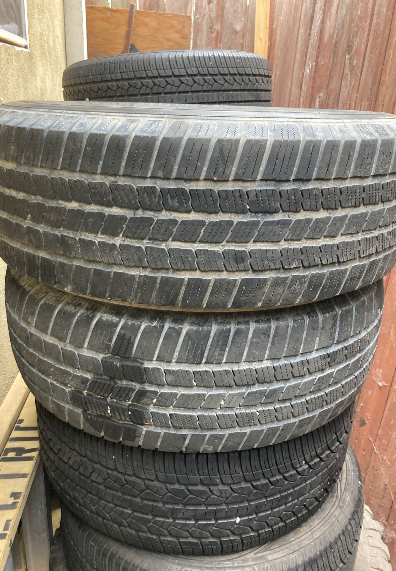 265/60 R 18 Michelin’s two tires in OK condition they have about 40 to 50%