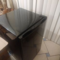 Mini fridge