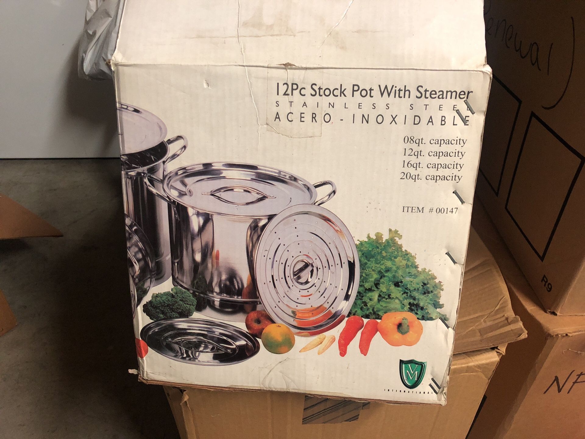 Stock pot with steamer