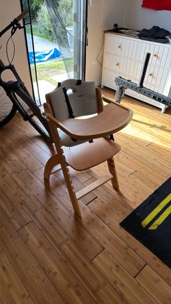 Abiie adjustable high chair