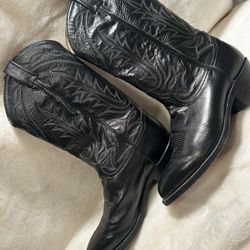 MENS SIZE 8 1/2 EE BLACK TONY LAMA COWBOY BOOTS 47TH AVE. AND DOBBINS IN LAVEEN