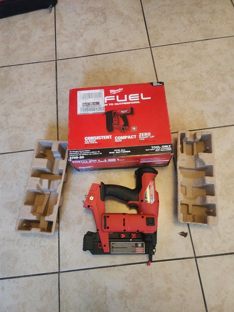 Milwaukee
M18 FUEL 18-Volt Lithium-Ion Brushless Cordless Gen II 18-Gauge Brad Nailer (Tool-Only)