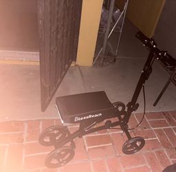 Knee scooter