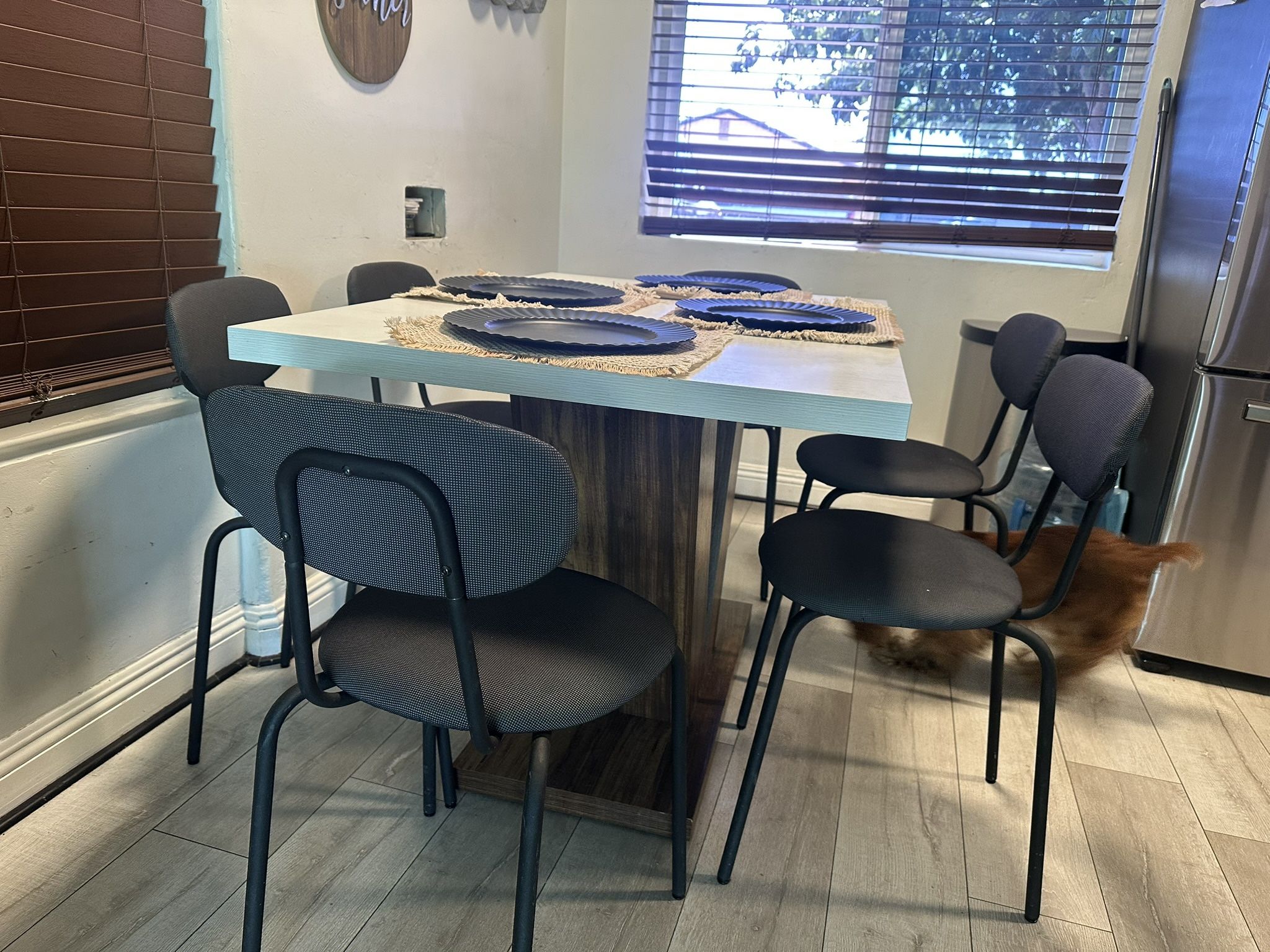 Modern Table And 6 Chairs