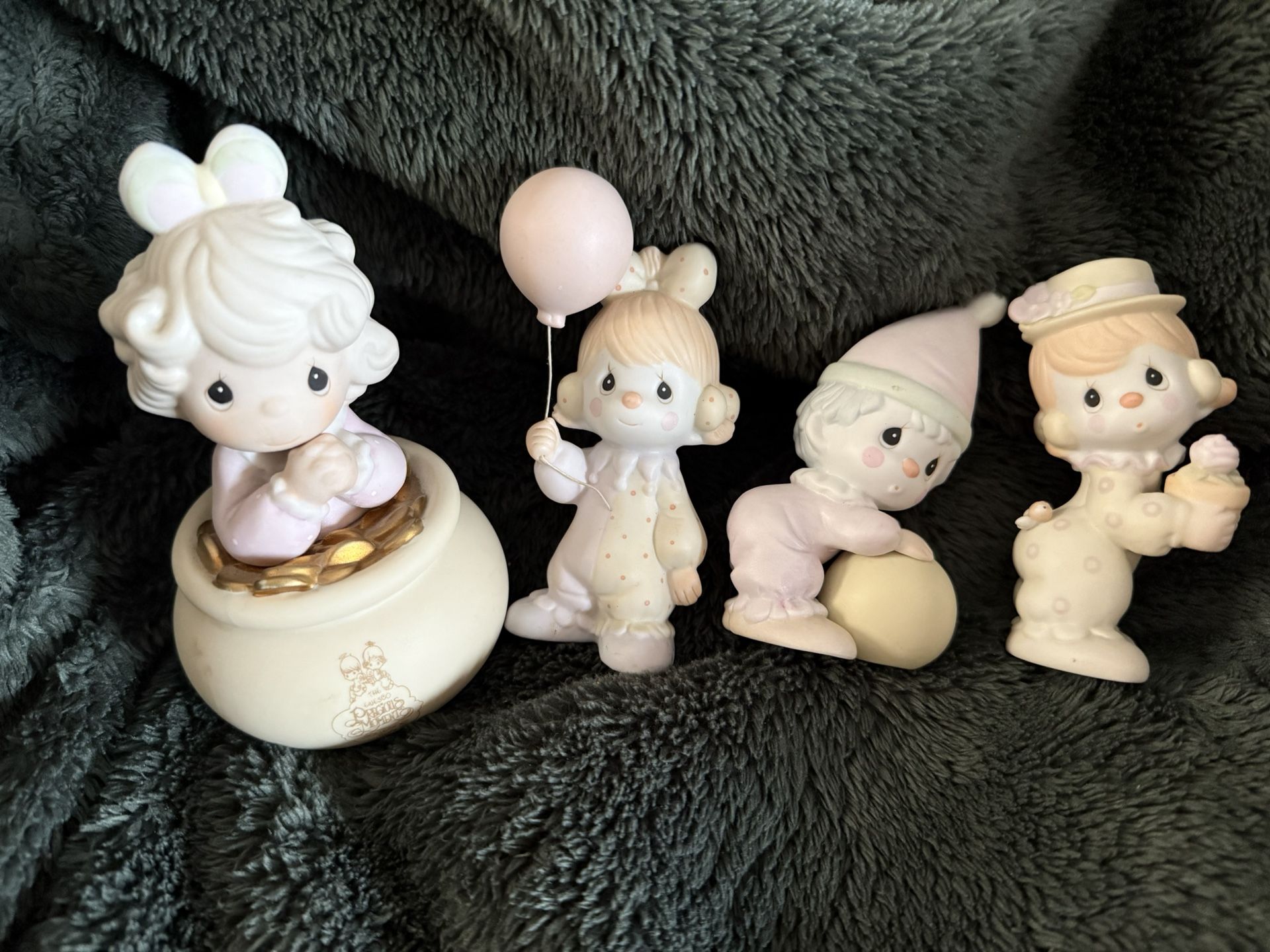 Precious moments Figurines