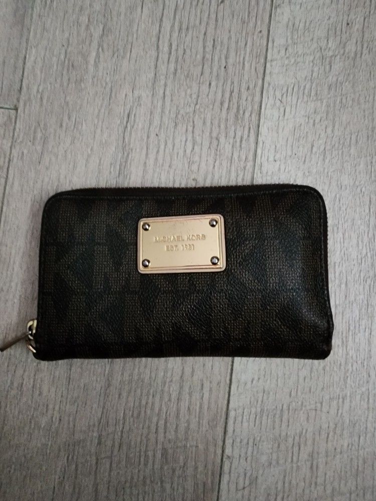 Michael Kors Wallet - Like New