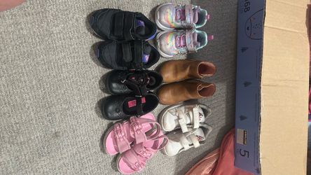Toddler shoes size 6 and 7