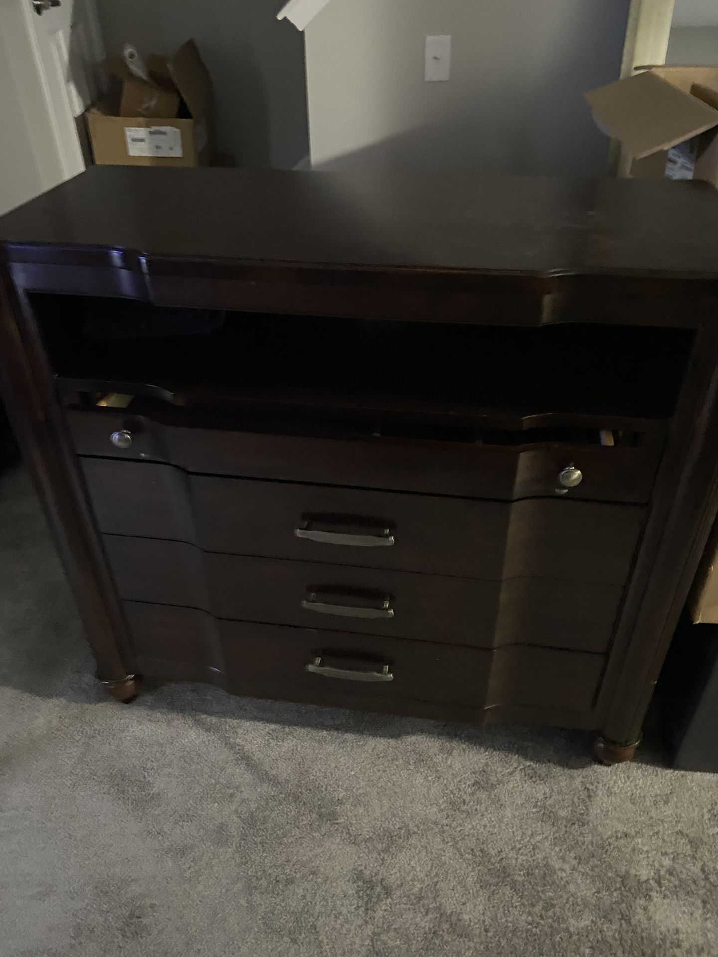 Dresser