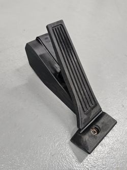Hyundai Equus Genesis OEM Accelerator Gas Pedal Sensor 32700-3M500 Used