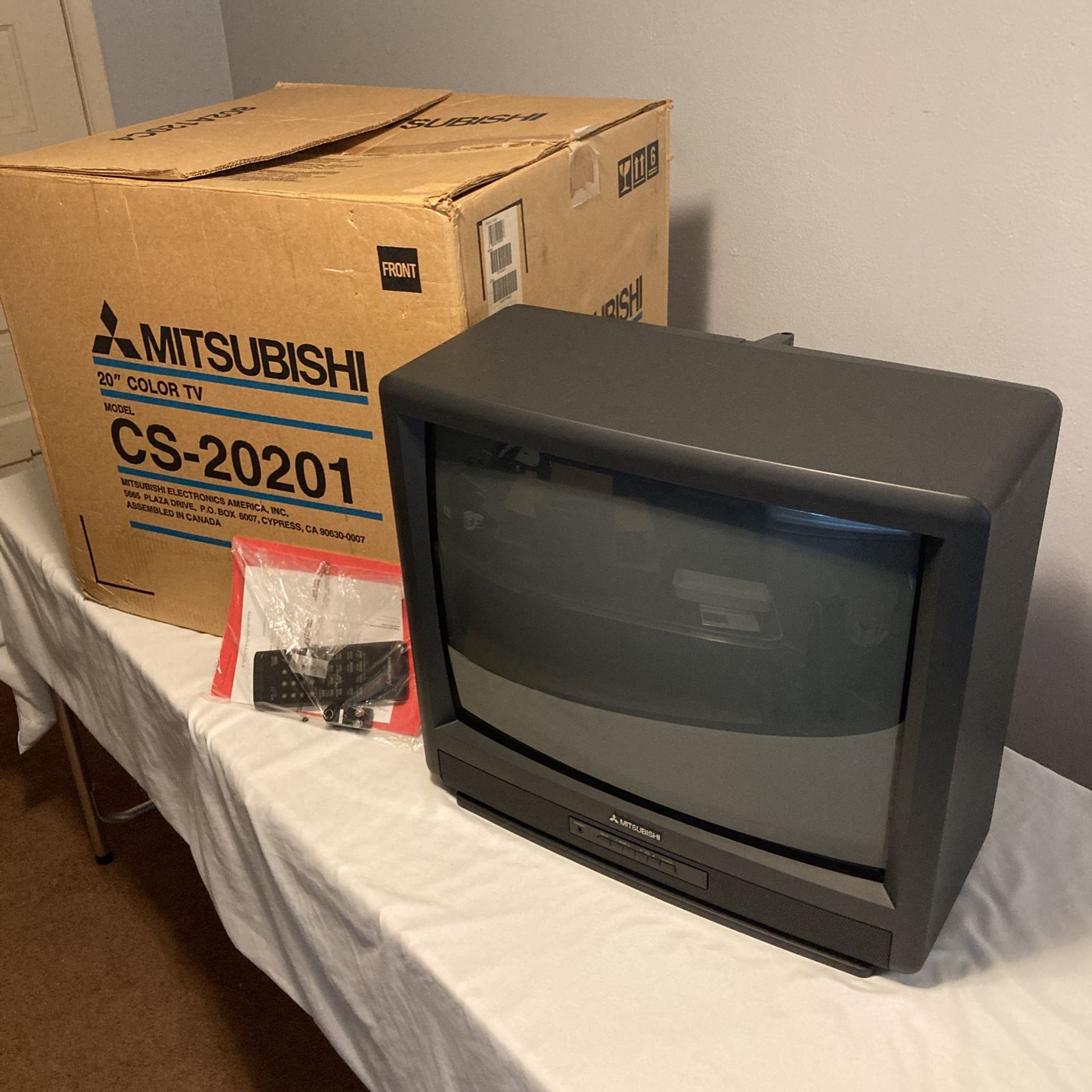 New Condition 20” Mitsubishi CRT Retro Gaming TV