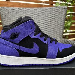 Air Jordan 1 Mid Black- Size 7Y / 8.5 Women’s