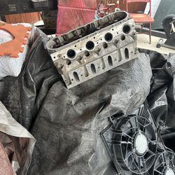 5.3 Heads One Set 862 Single Spring One Set 862 No Springs One Set 799 Heads Also Have 3 Pistons 