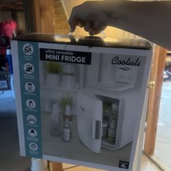 mini fridge white ! 