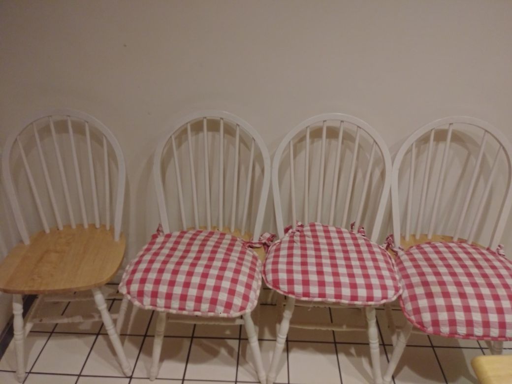 Set of 5 kitchen table chairs 75 obo