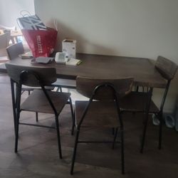 Comedor 4 Sillas En Buen Estado 