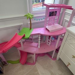 Barbie dream House 