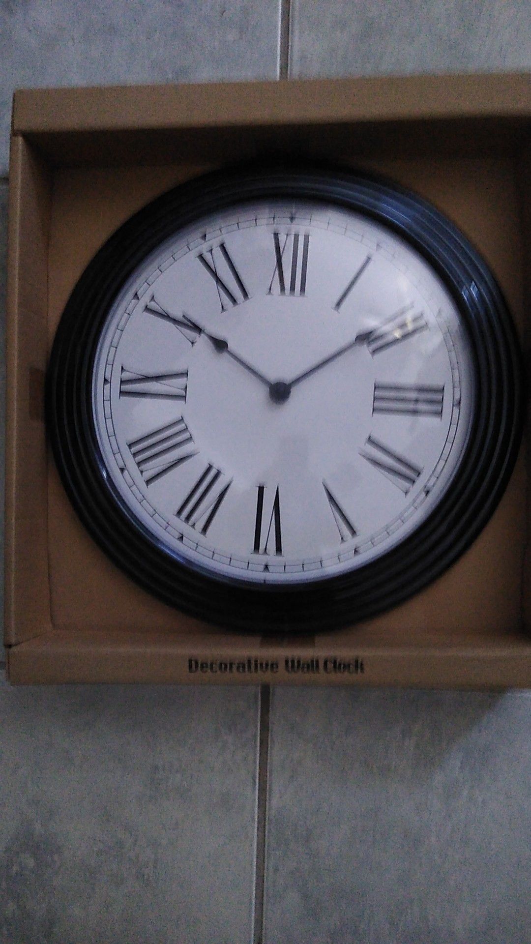Decorative wall clock