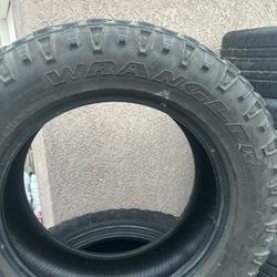 Good Year Wrangler Lt285/60R20