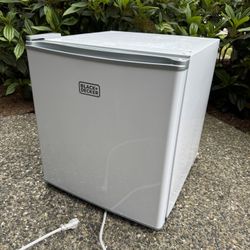 BLACK+DECKER Mini Fridge