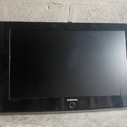 40” TV *ROKU Separate 