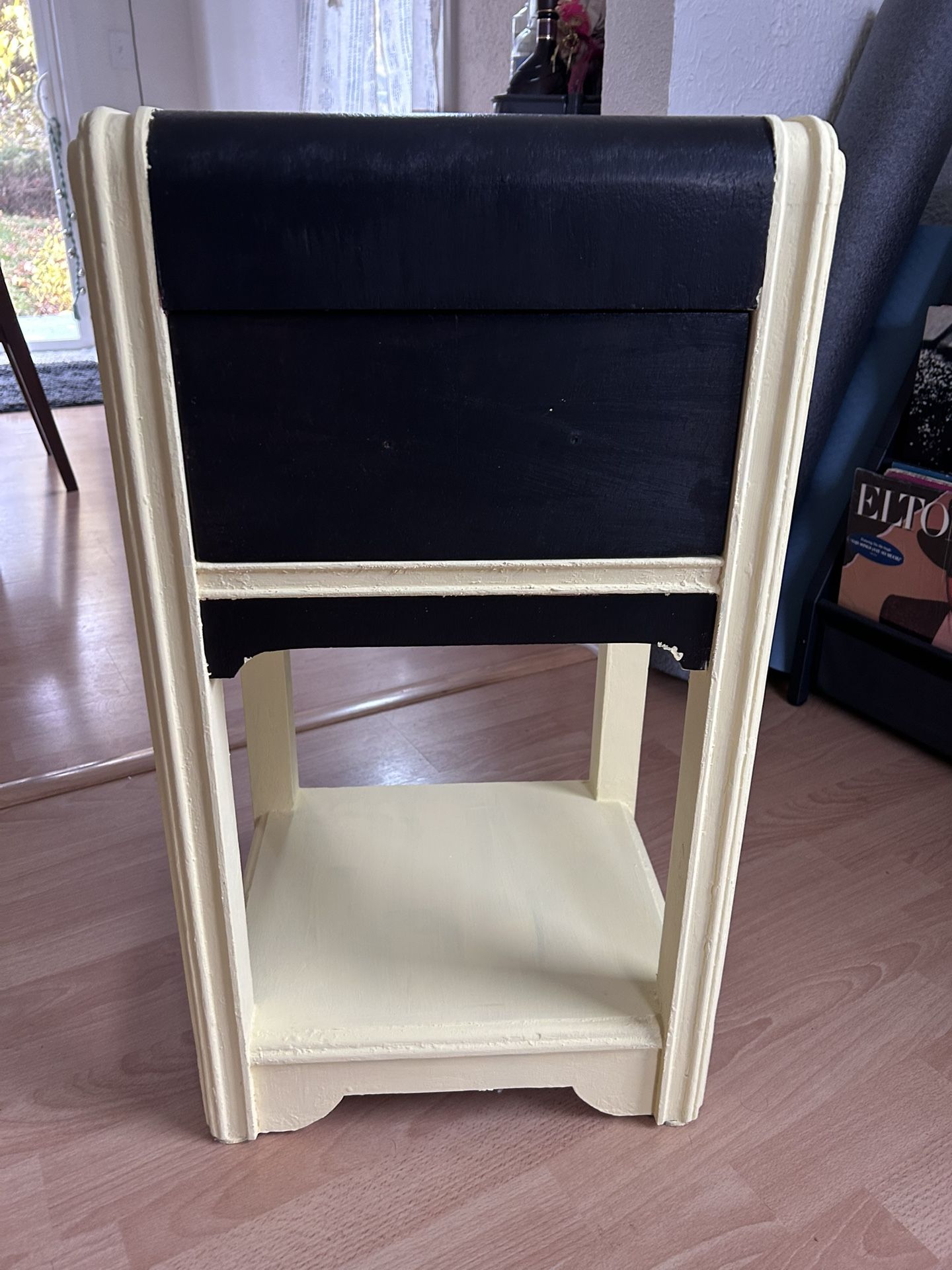 Free Vintage 1940 Art Deco Night Stand