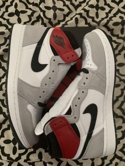 DS Smoke Grey Jordan 1’s size 8.5