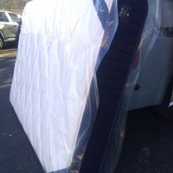 Like New  Queen Size Dream Cloud Mattress