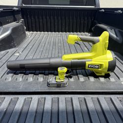 RYOBI ONE+ 18V 350 CFM Cordless Battery Variable-Speed Jet Fan Leaf Blower w/Battery & Charger