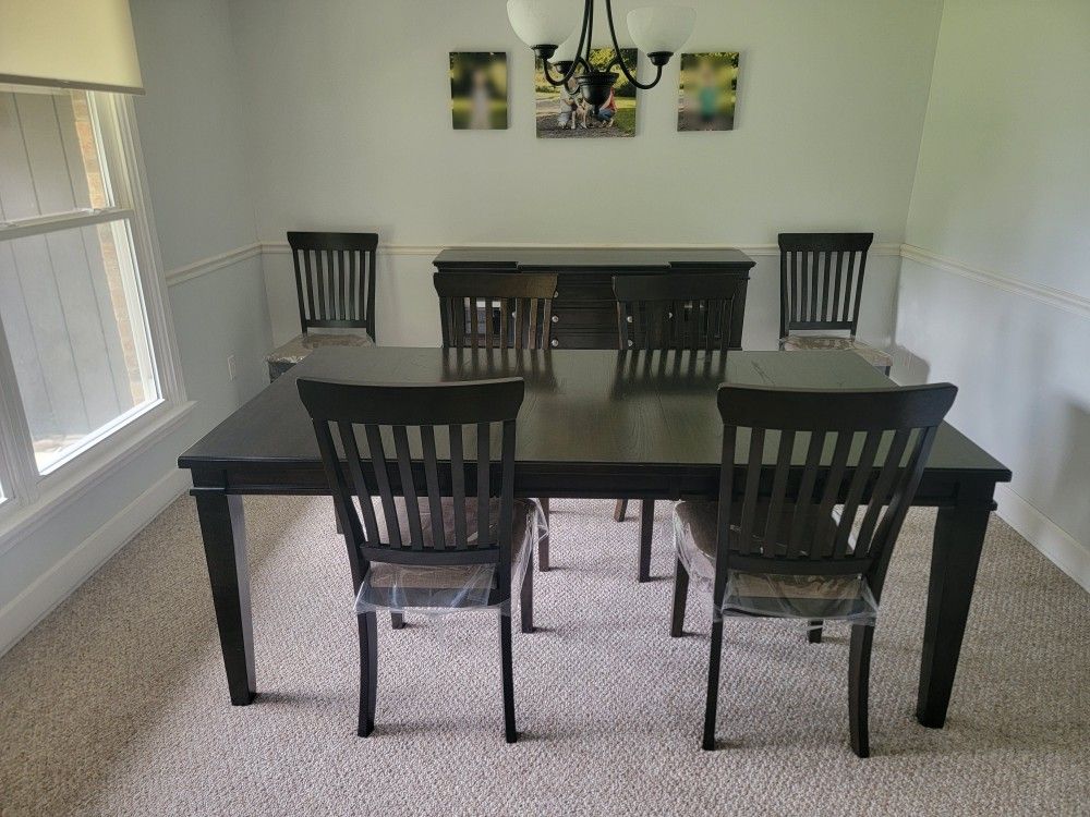 Solid wood dinning room table with 6 chairs