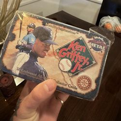 Awesome 😎!! Sealed 1996 Ken Griffey Junior metal card set!