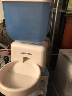 Automatic pet feeder