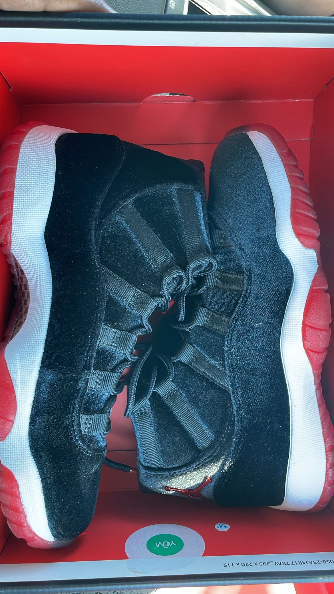 JORDAN 11 Valvet Reds