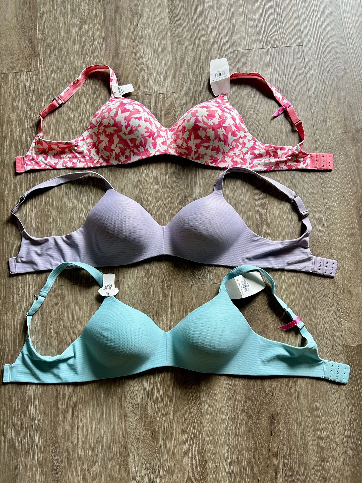 A Variety Set Of 3 38D Padded Hanes Bras 2 With Tags 1 Without Tags